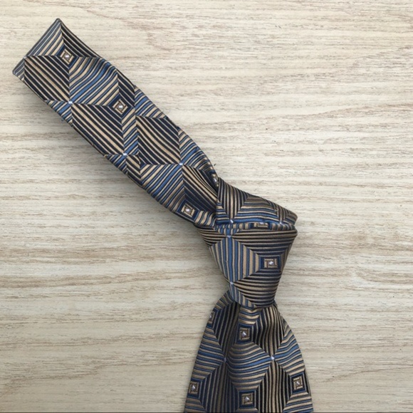 Villa Bugatti Silk Tie In Vivid Black And Gold! - Picture 4 of 6